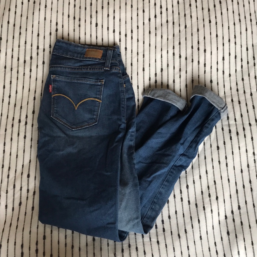Levi’s - Picture 2 of 2